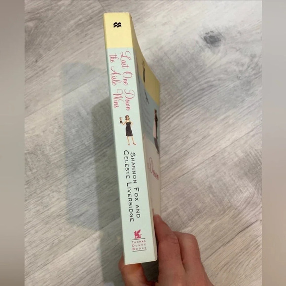 Last One Down the Aisle Wins Book by Shannon Fox Celeste Liversidge 368p 2010 - Picture 9 of 10